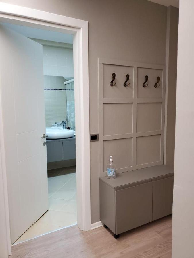 Helga'S Deluxe 3 Apartment ティラナ エクステリア 写真