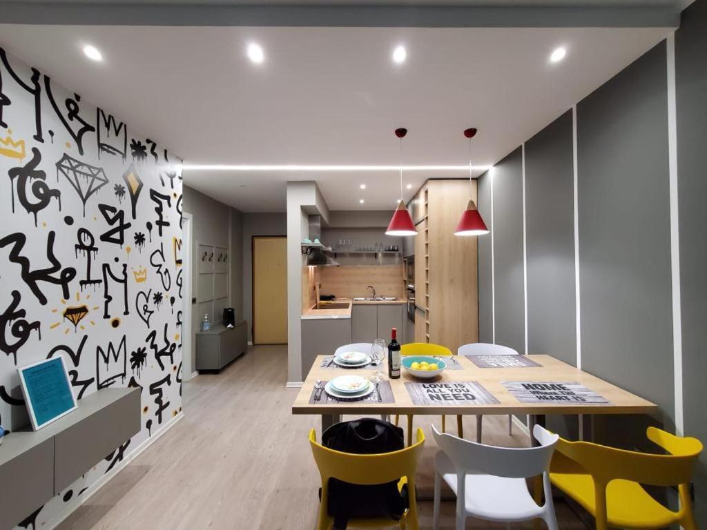 Helga'S Deluxe 3 Apartment ティラナ エクステリア 写真