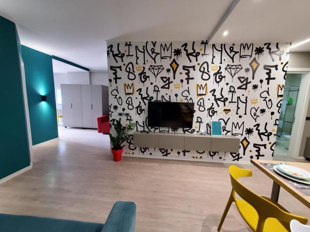 Helga'S Deluxe 3 Apartment ティラナ エクステリア 写真