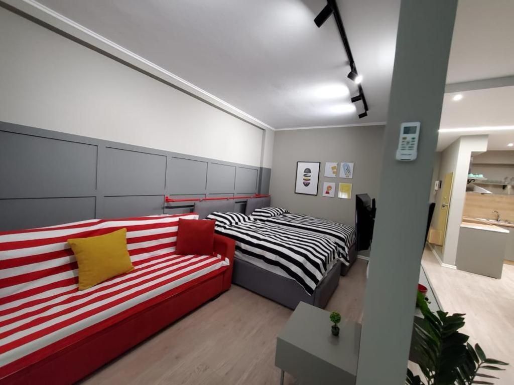 Helga'S Deluxe 3 Apartment ティラナ エクステリア 写真